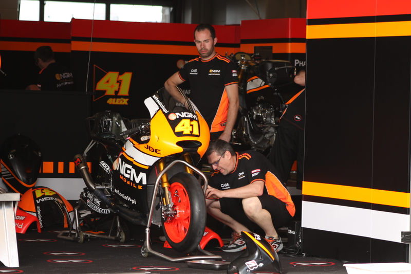 Illustration for article titled MotoGP Bikes In Various States Of Undress